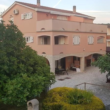 Apartments Ivanka G Malinska Exterior photo