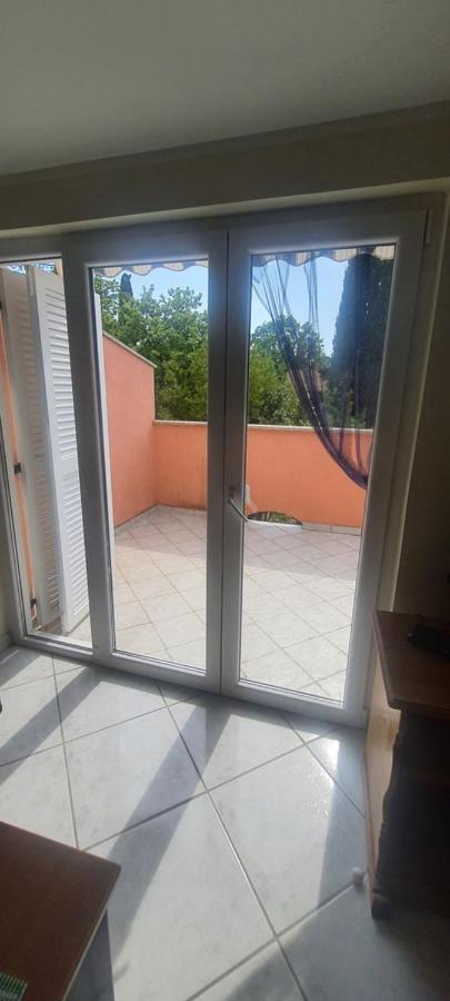 Apartments Ivanka G Malinska Exterior photo
