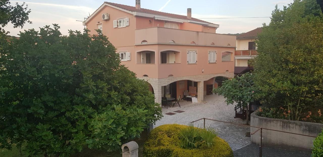 Apartments Ivanka G Malinska Exterior photo
